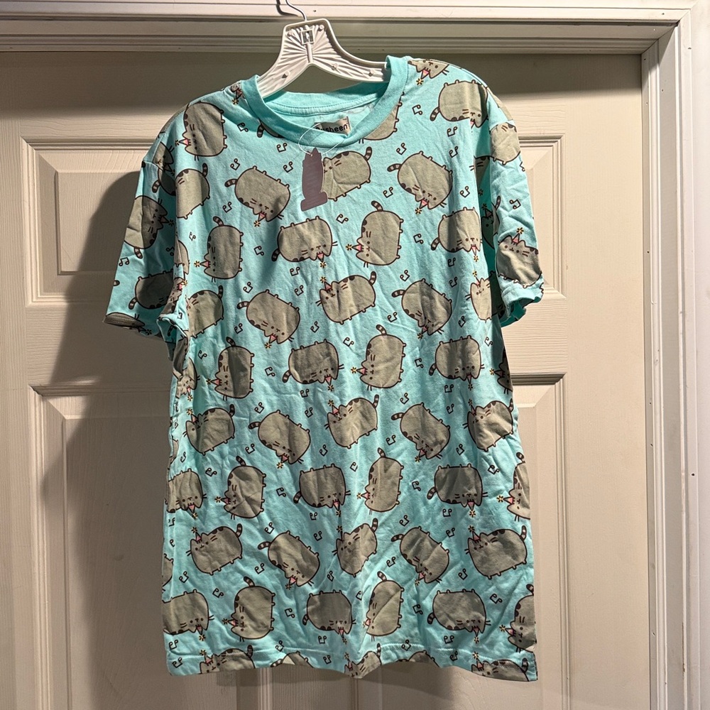 Pusheen T-Shirt
Brand New with Tags size small but runs big closer to medium